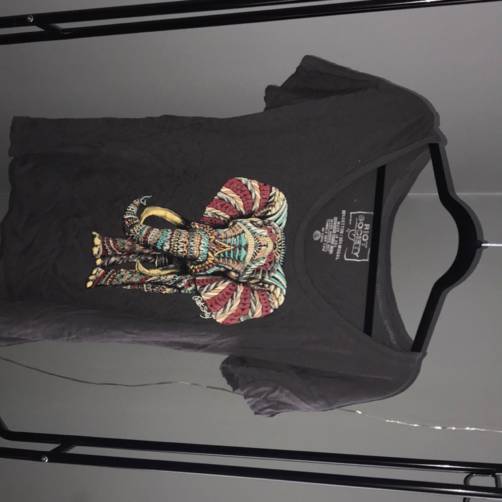 elephant graphic tee